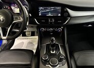 Alfa Romeo Giulia Sedan / Limuzína 2,0 l 206 kw