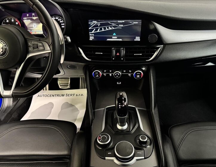 Alfa Romeo Giulia Sedan / Limuzína 2,0 l 206 kw
