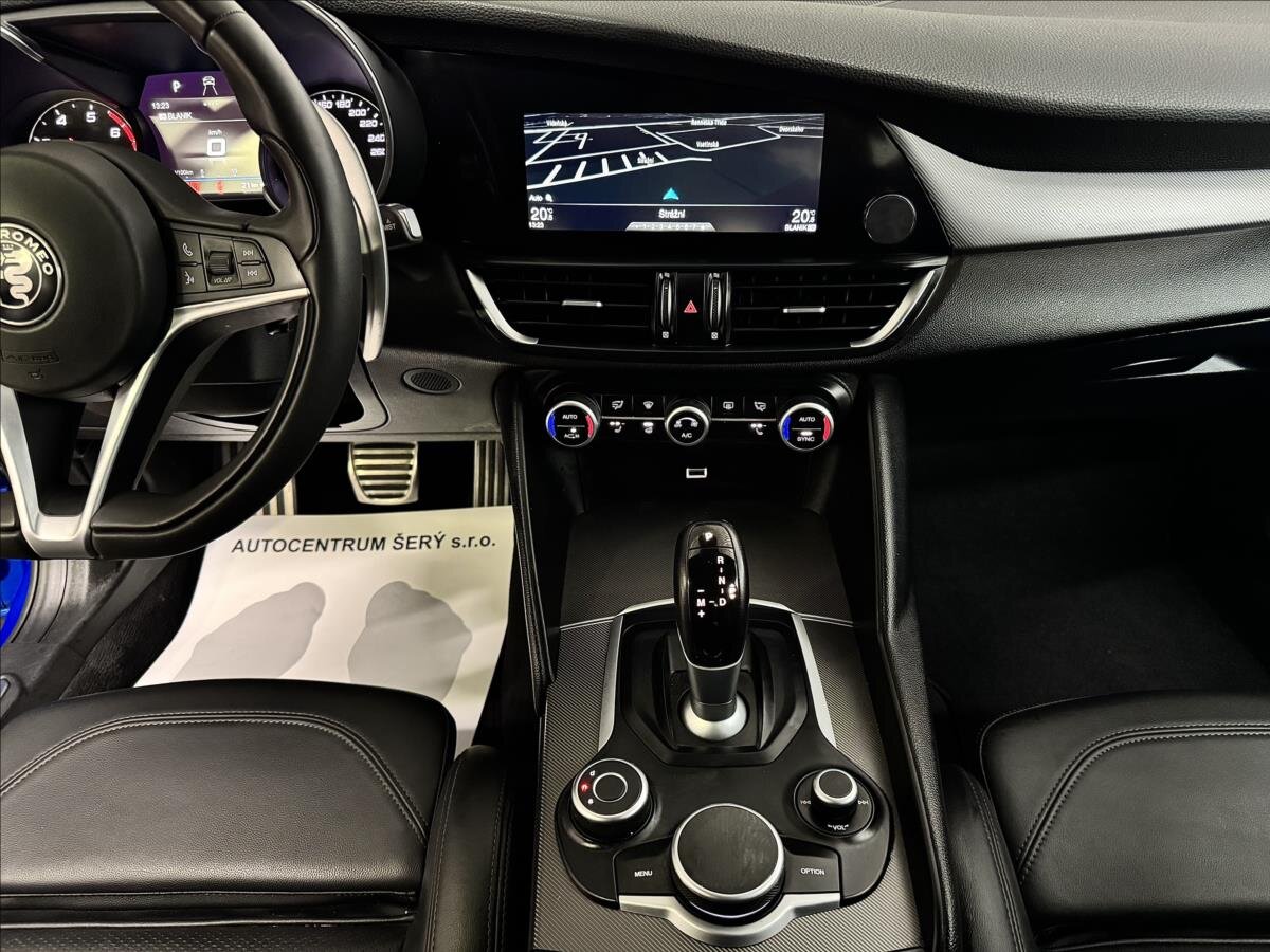 Alfa Romeo Giulia Sedan / Limuzína 2,0 l 206 kw
