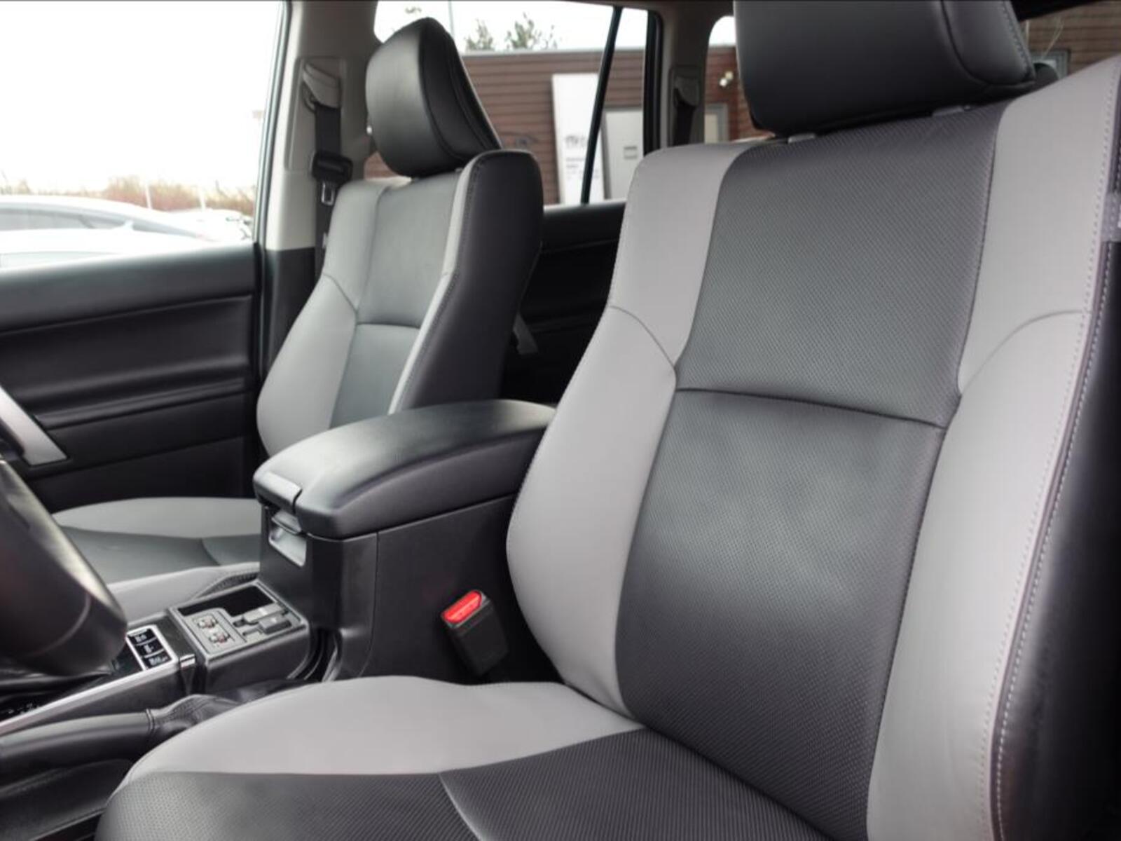 Toyota Land Cruiser 32