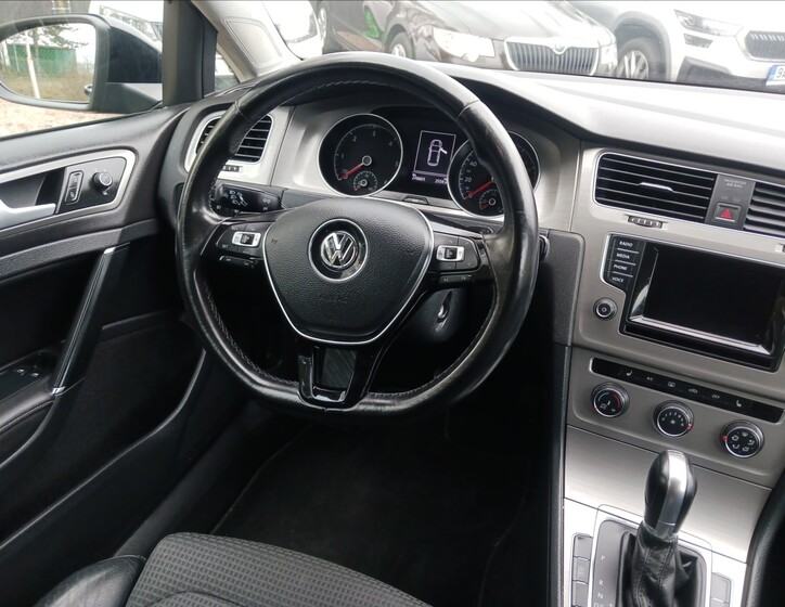 Volkswagen Golf 11