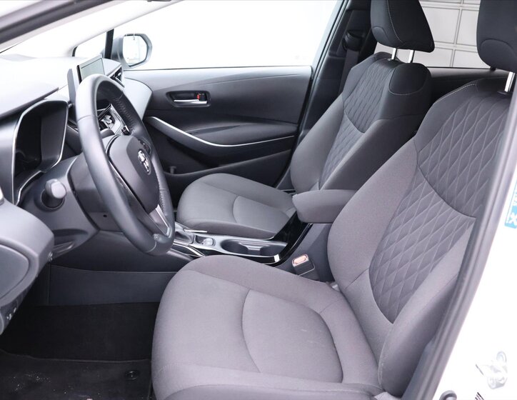 Toyota Corolla Sedan / Limuzína 1,5 l 92 kw