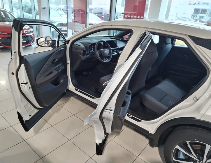 Toyota C-HR CUV / Crossover 0,0 162 kw