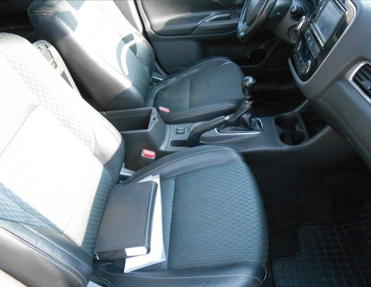 Mitsubishi Outlander Kombi 2,3 l 110 kw