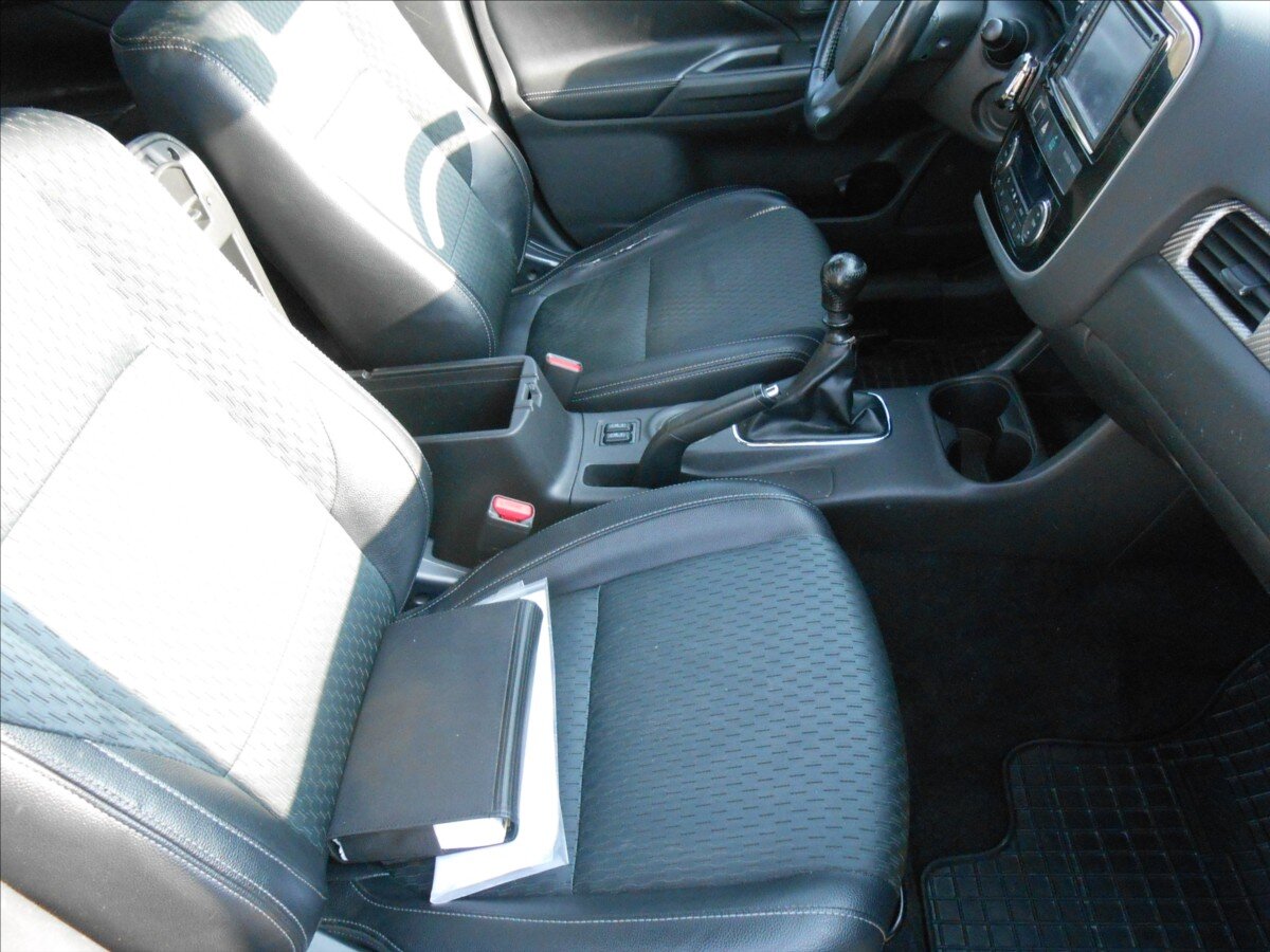 Mitsubishi Outlander Kombi 2,3 l 110 kw