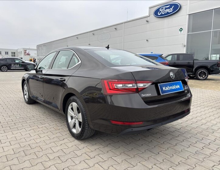 Škoda Superb Sedan / Limuzína 2,0 l 140 kw