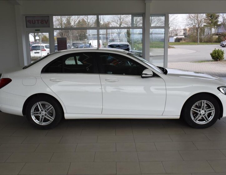 Mercedes-Benz Třídy C Sedan / Limuzína 2,1 l 125 kw
