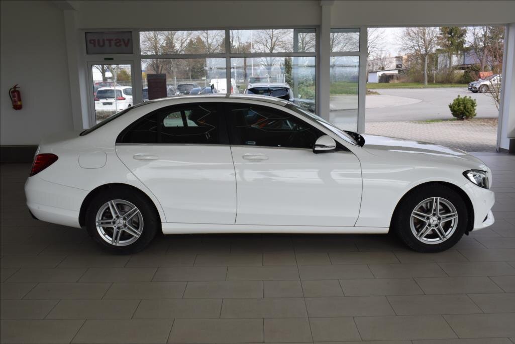 Mercedes-Benz Třídy C Sedan / Limuzína 2,1 l 125 kw