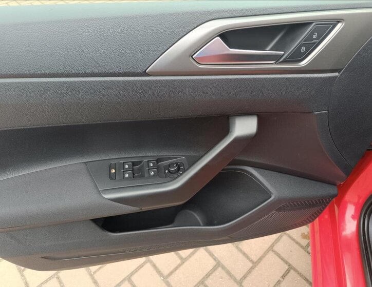 Volkswagen Polo Hatchback 999,0 70 kw