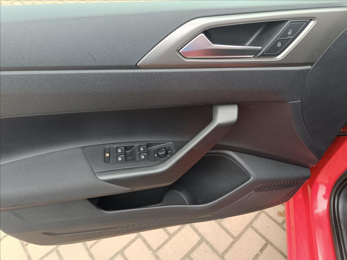 Volkswagen Polo Hatchback 999,0 70 kw
