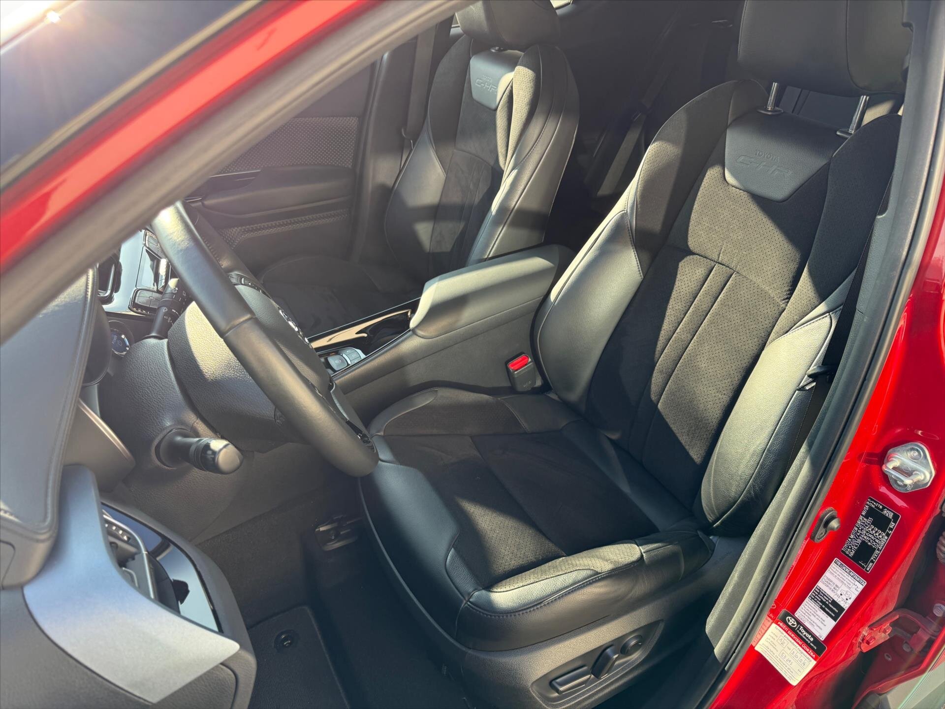 Toyota C-HR SUV 1,8 l 72 kw