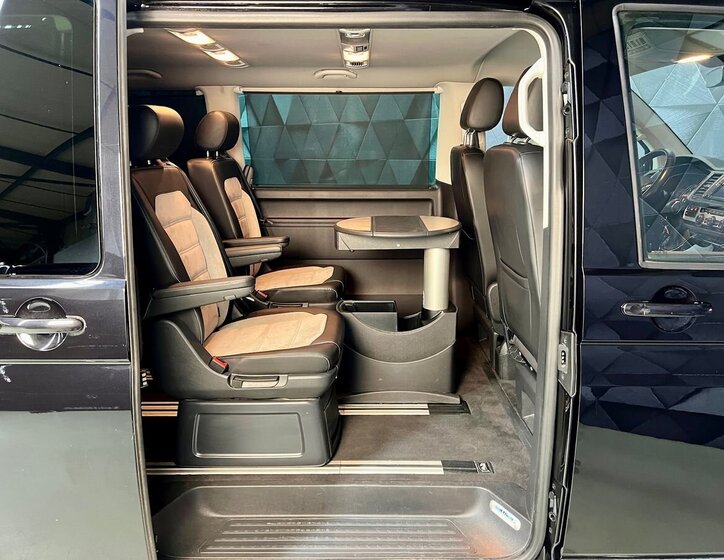 Volkswagen Multivan 11