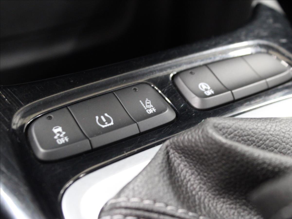 Opel Crossland X SUV / Terénní 1,2 l 61 kw