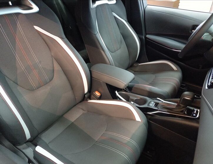 Toyota Corolla Sedan / Limuzína 1,8 l 72 kw