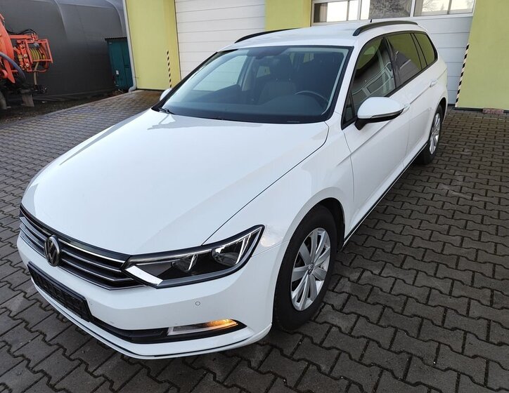Volkswagen Passat 1