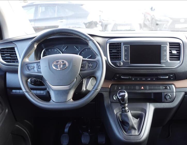 Toyota ProAce Verso 8