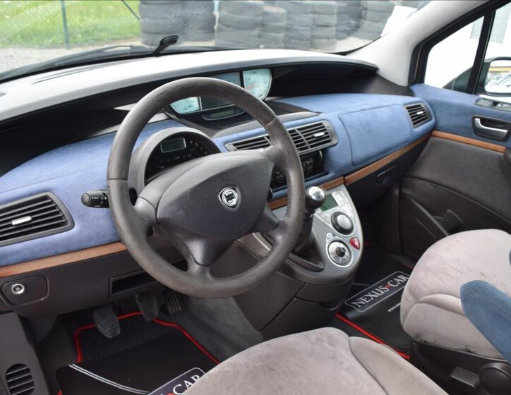 Lancia Phedra MPV 2,2 l 94 kw