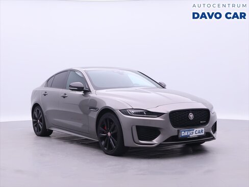 Jaguar XE Sedan / Limuzína 2,0 l 221 kw