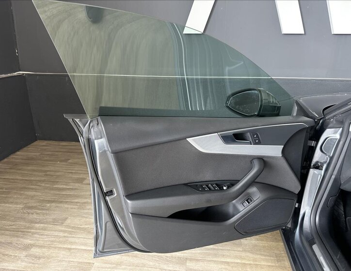 Audi A5 Sedan / Limuzína 2,0 l 140 kw