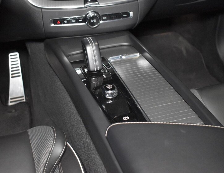 Volvo XC60 SUV / Terénní 2,0 l 145 kw