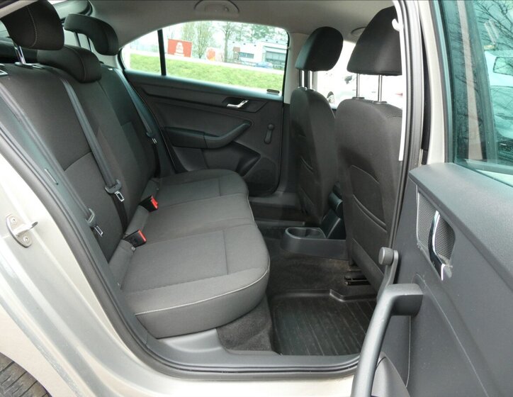 Škoda Rapid Sedan / Limuzína 1,2 l 77 kw