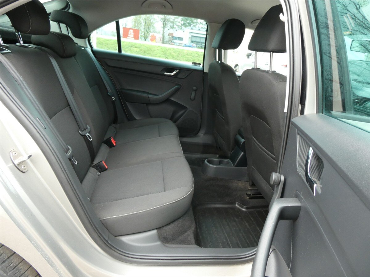 Škoda Rapid Sedan / Limuzína 1,2 l 77 kw