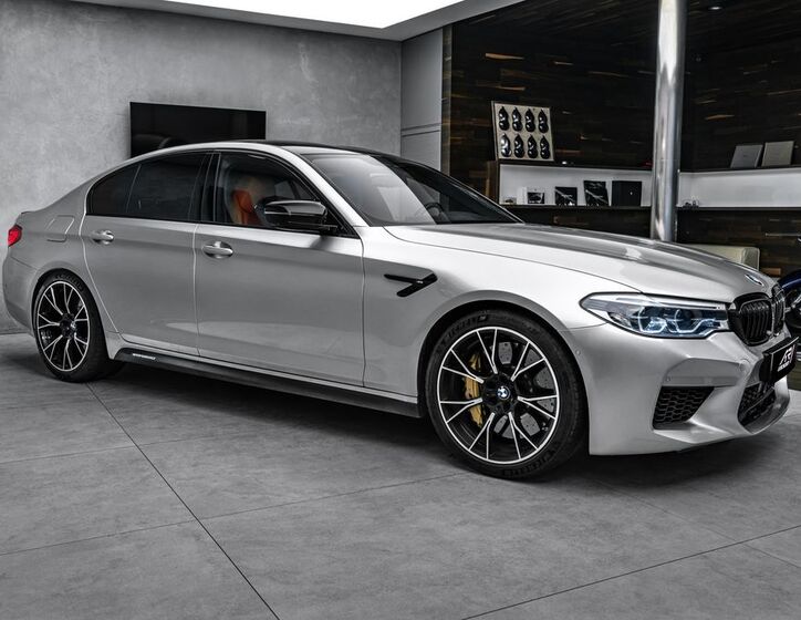 BMW M5 4