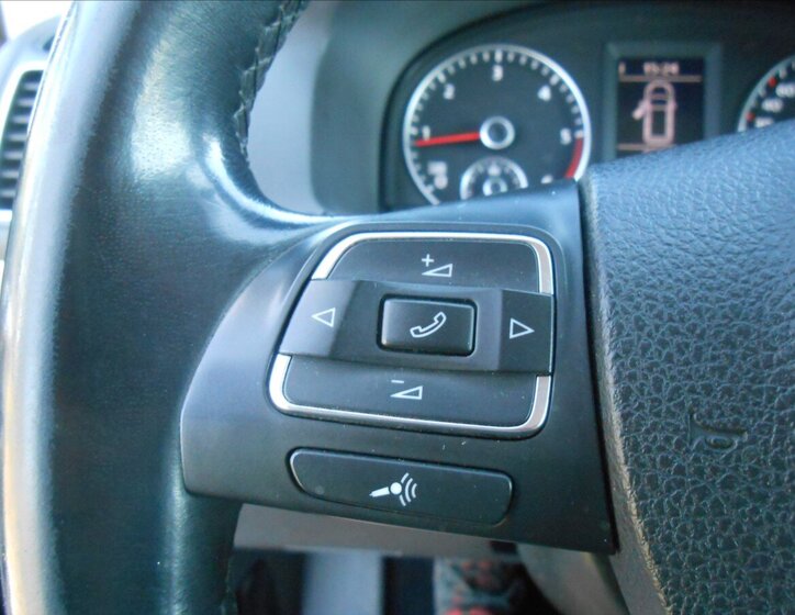 Volkswagen Touran MPV 1,6 l 77 kw