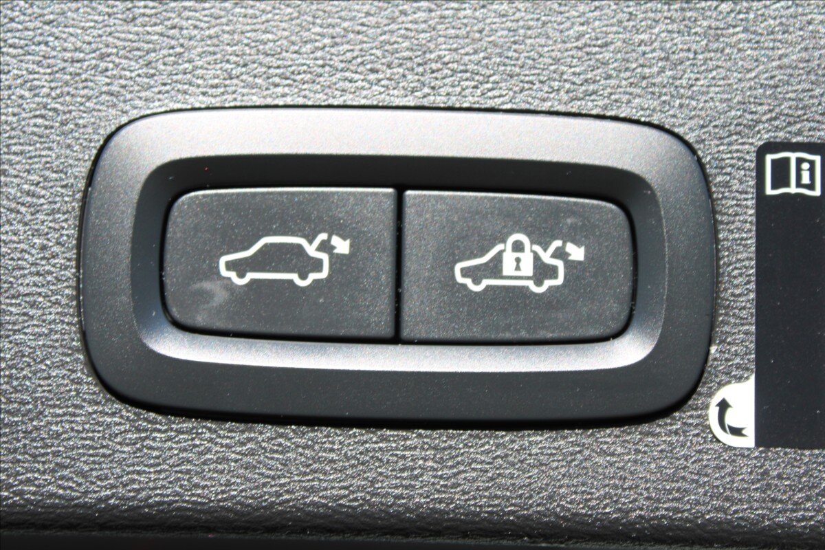 Volvo XC40 SUV / Terénní 2,0 l 140 kw