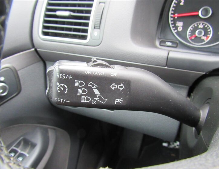 Volkswagen Touran Kombi 1,2 l 77 kw