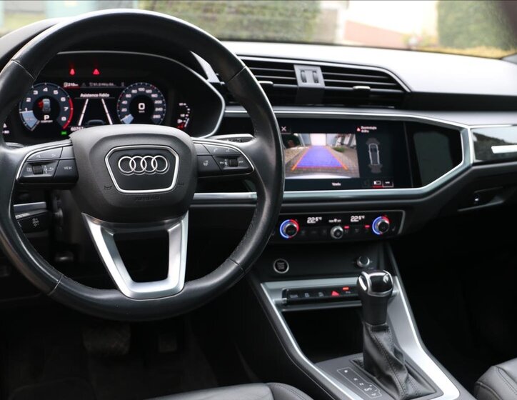 Audi Q3 SUV 2,3 l 137 kw