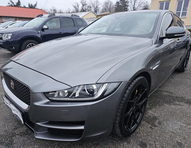 Jaguar XE 2