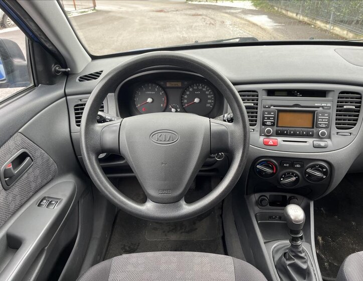 KIA Rio 13
