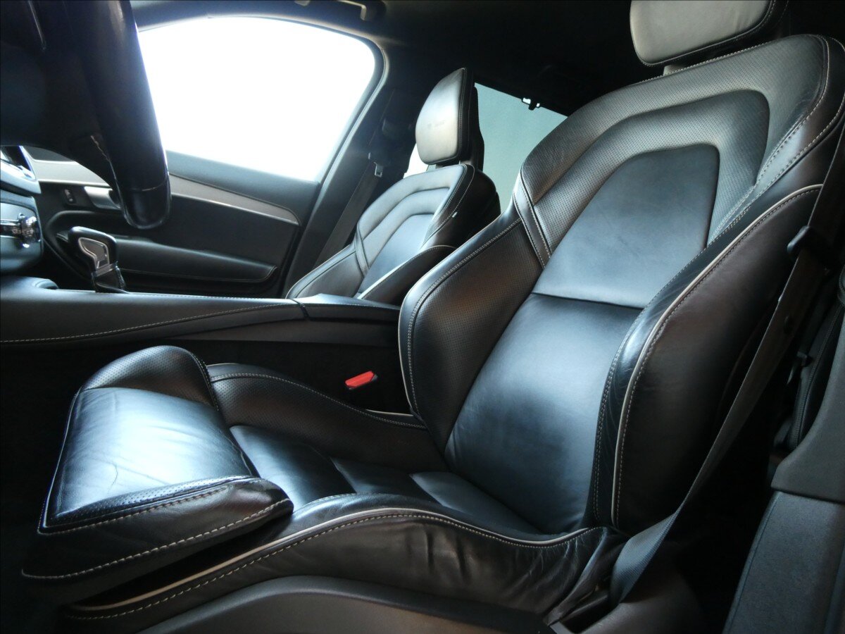 Volvo XC90 SUV / Terénní 2,0 l 228 kw