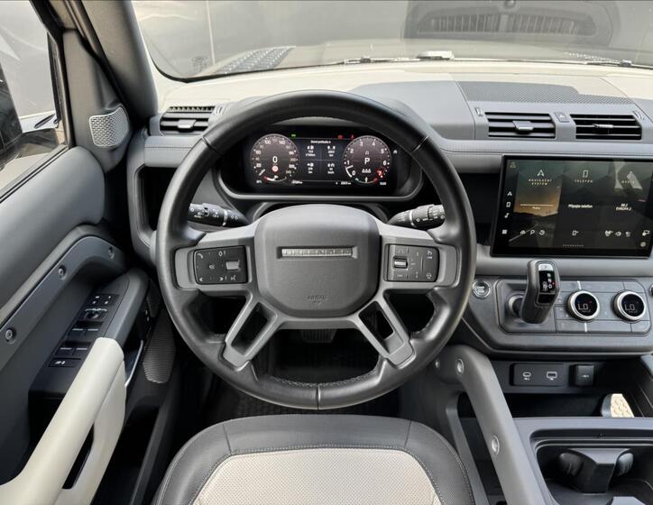 Land Rover Defender 14