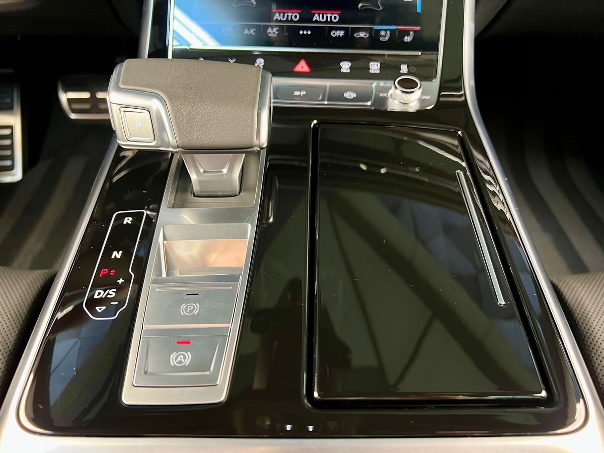 Audi Q8 SUV / Terénní 3,0 l 210 kw