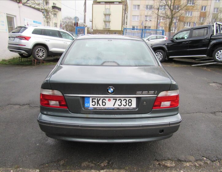 BMW Řada 5 Sedan / Limuzína 2,5 l 141 kw