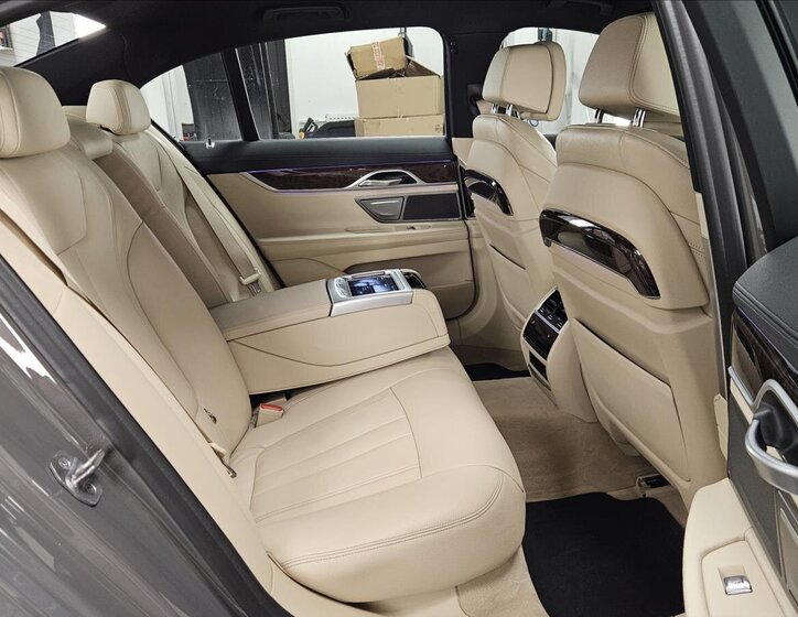 BMW Řada 7 Sedan 3,0 l 195 kw