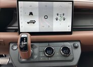 Land Rover Defender SUV 4,4 l 467 kw