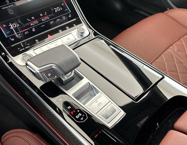 Audi A8 Sedan / Limuzína 3,0 l 210 kw