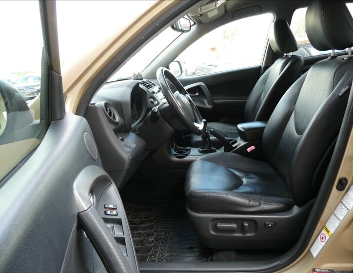 Toyota RAV4 SUV / Terénní 2,2 l 110 kw