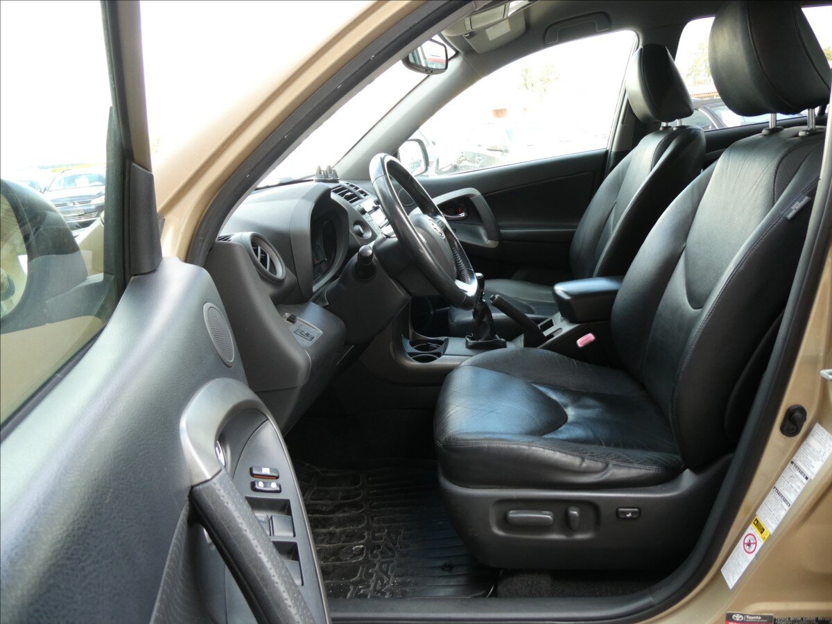 Toyota RAV4 SUV / Terénní 2,2 l 110 kw