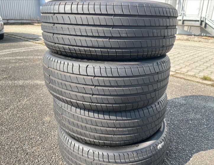 Peugeot 208 Hatchback 1,2 l 74 kw