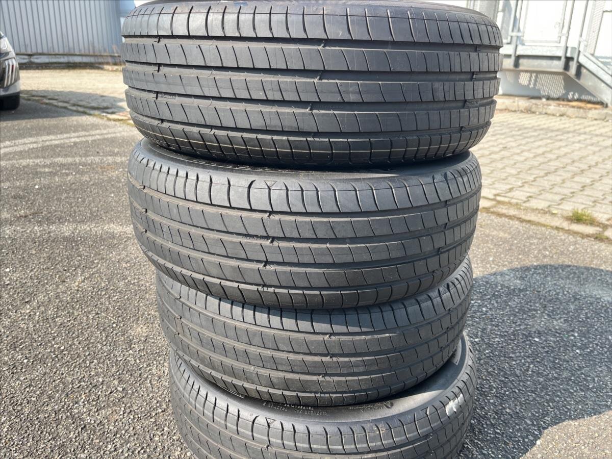 Peugeot 208 Hatchback 1,2 l 74 kw