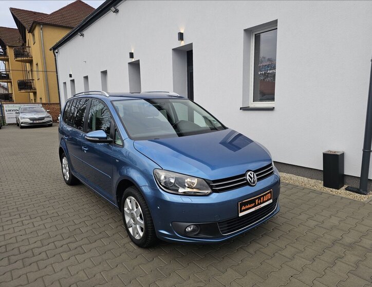 Volkswagen Touran 1
