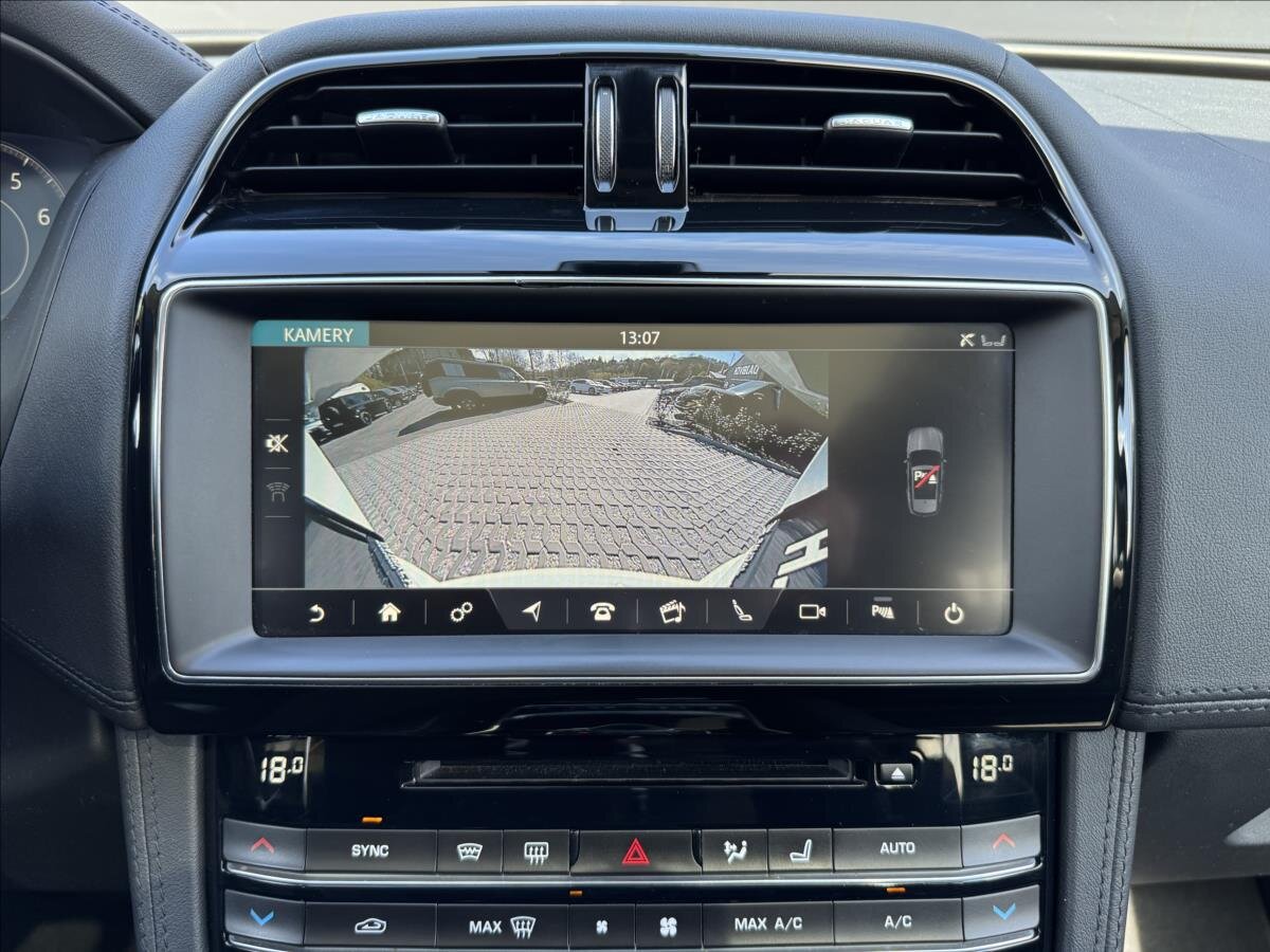 Jaguar F-Pace SUV / Terénní 2,0 l 184 kw