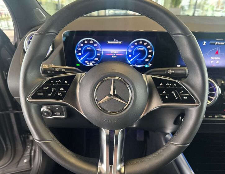 Mercedes-Benz EQA 13