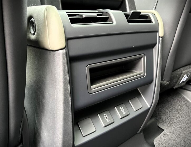 Land Rover Defender SUV / Terénní 5,0 l 313 kw