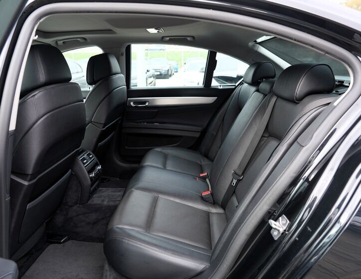 BMW Řada 7 Sedan / Limuzína 3,0 l 180 kw