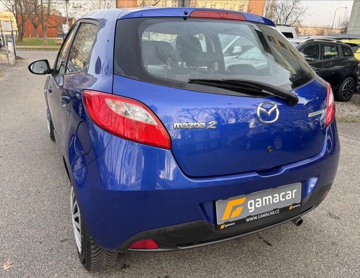 Mazda 2 8